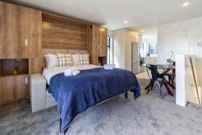 Studio near Hospital with Balcony, Christchurch